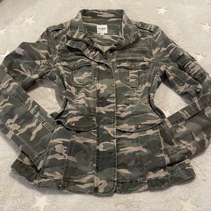 Camouflage print Long Sleeve Jacket size Small